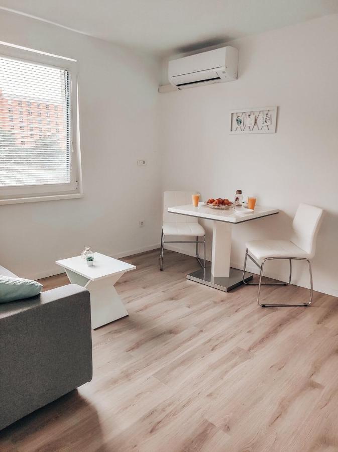 Studio Apartment Sanya #2 ليوبليانا المظهر الخارجي الصورة